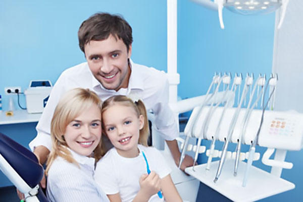 How A Family Dentist Can Help Improve Your Smile